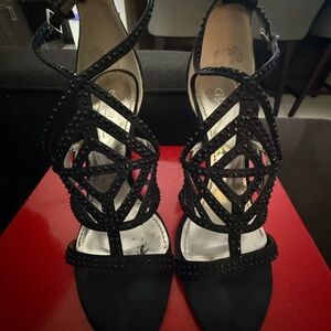 Guess Elegant Black Strap heels 6.5 EUC